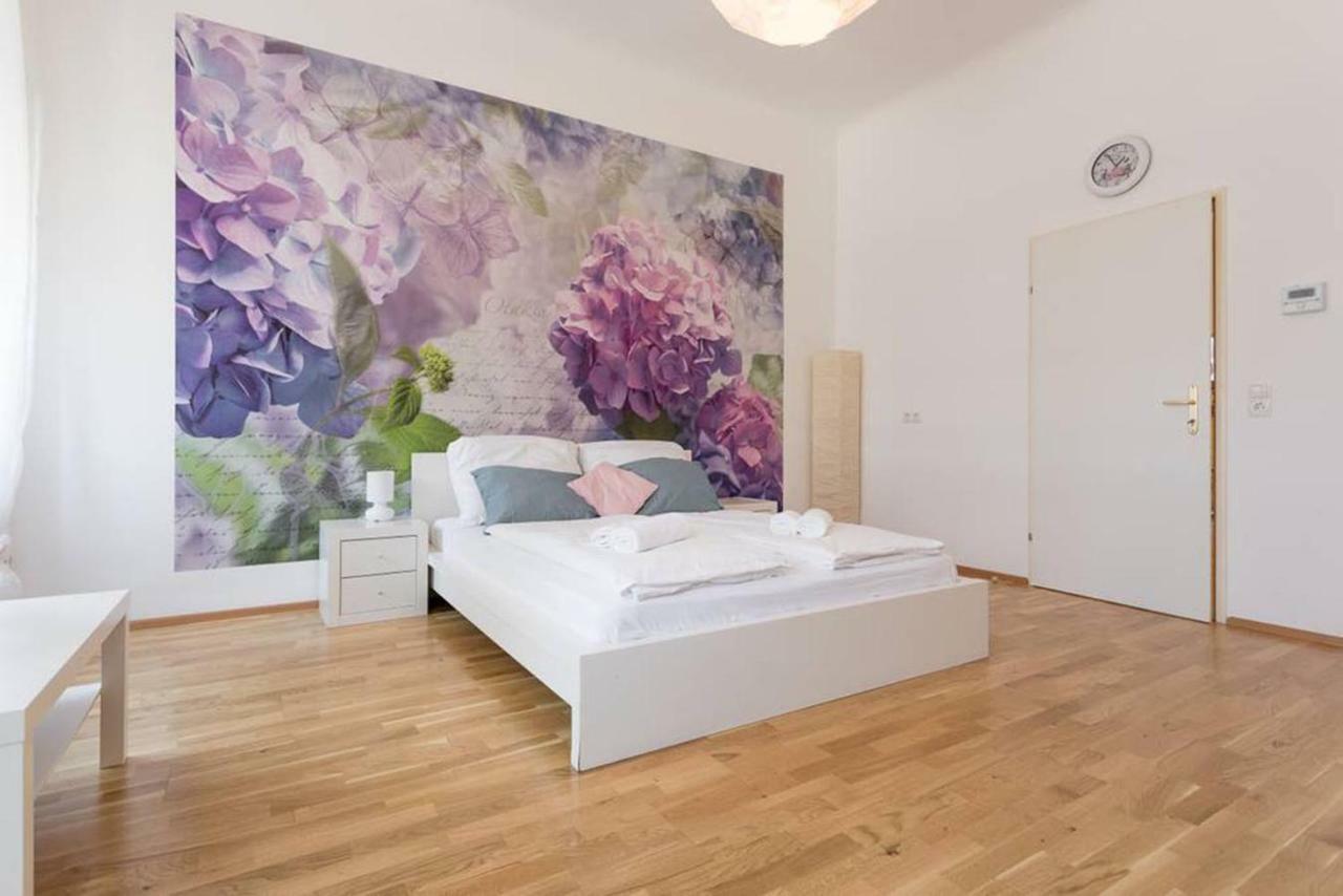 Spacious Station Apartment Vienna