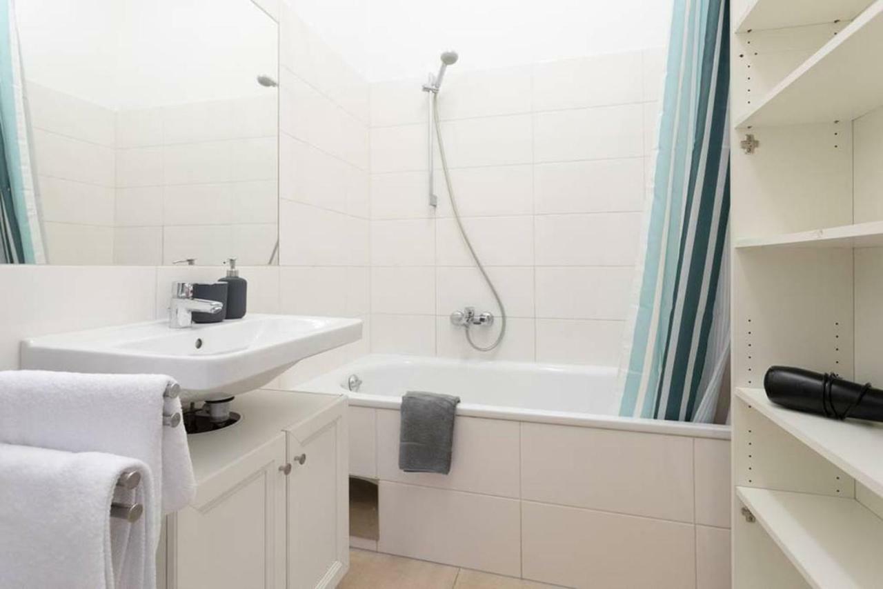 Spacious Station Apartment