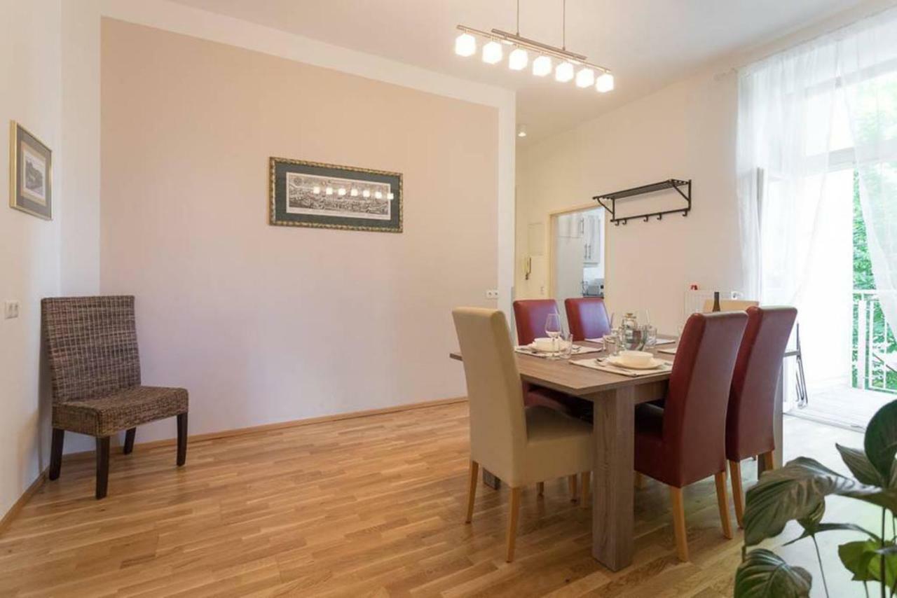Spacious Station Apartment *